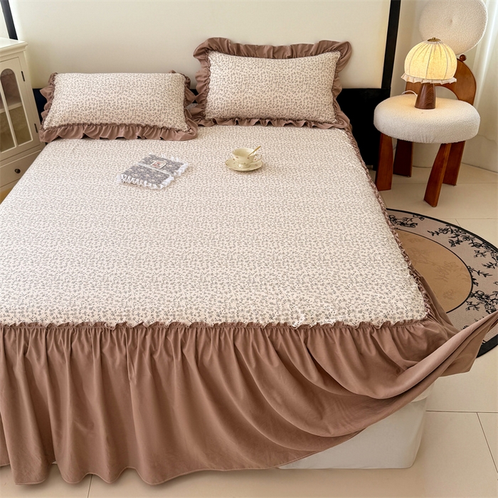 91家纺网 家纺一手货源 找家纺 梦舒羽 2025新款水洗珍珠棉单件床裙双层纱床垫保护罩三件套 柏林梦境-咖