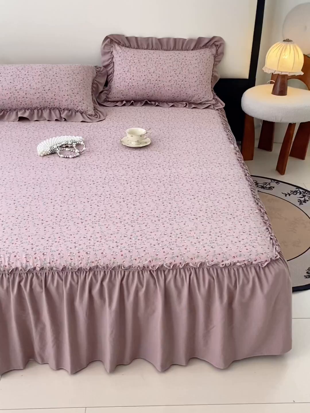 91家纺网 家纺一手货源 找家纺 梦舒羽 2025新款水洗珍珠棉单件床裙双层纱床垫保护罩三件套 樱桃季