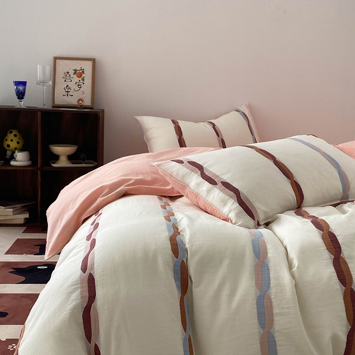 91家纺网 家纺一手货源 找家纺 贝尔 2025新款提花四件套三件套绞花系列-织梦 织梦-绞花系列（粉）