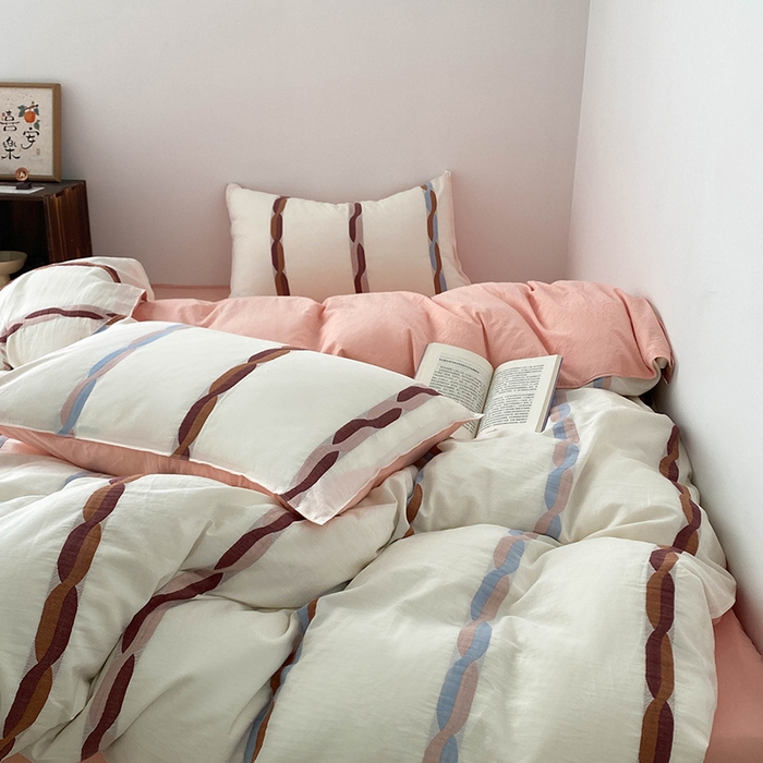 91家纺网 家纺一手货源 找家纺 贝尔 2025新款提花四件套三件套绞花系列-织梦 织梦-绞花系列（粉）