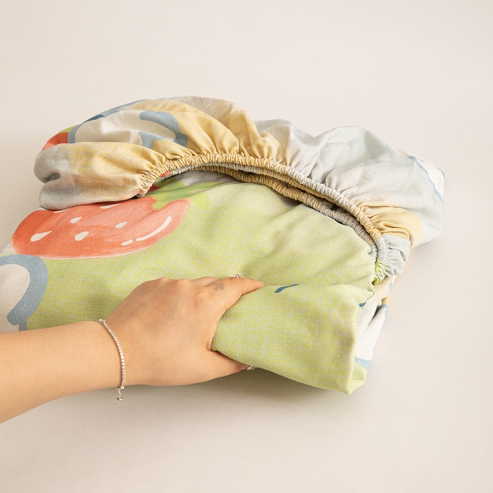 91家纺网 家纺一手货源 找家纺 眠博士 2025新款全棉混纺生态磨毛印花单床笠 磨毛床笠-彩虹草莓