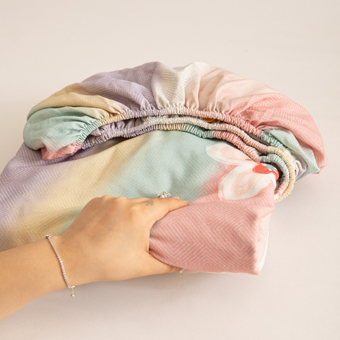 91家纺网 家纺一手货源 找家纺 眠博士 2025新款全棉混纺生态磨毛印花单床笠 磨毛床笠-七彩草莓