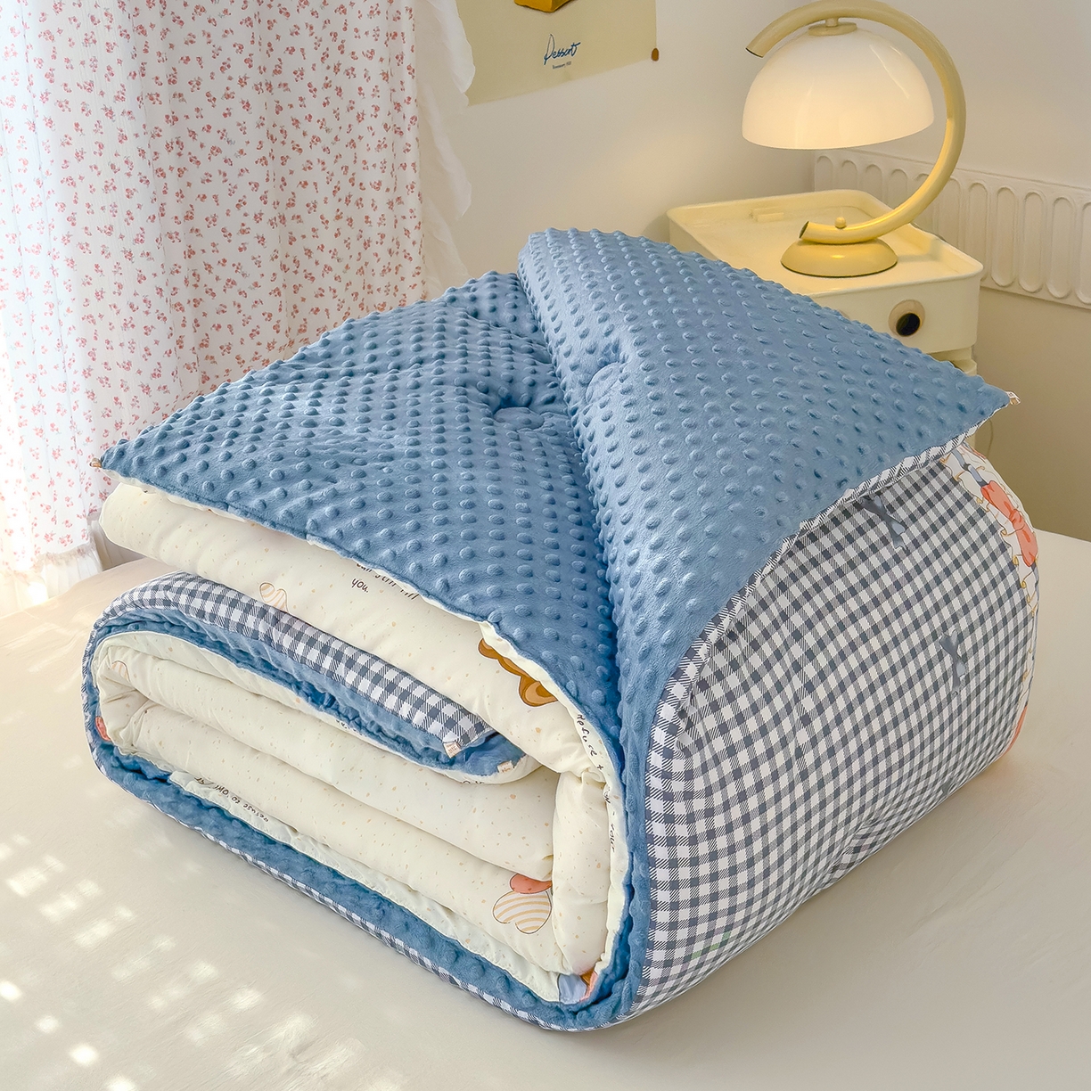 爱宝被业 2025新款A类水洗棉双层纱豆豆绒被芯 熊趣时光