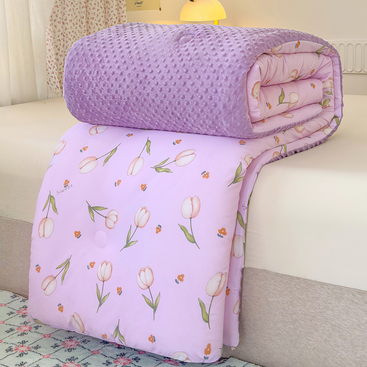 91家纺网 家纺一手货源 找家纺 爱宝被业 2025新款A类水洗棉双层纱豆豆绒被芯 郁金香花开