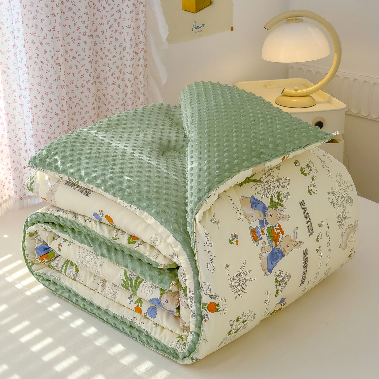 爱宝被业 2025新款A类水洗棉双层纱豆豆绒被芯 小兔花园