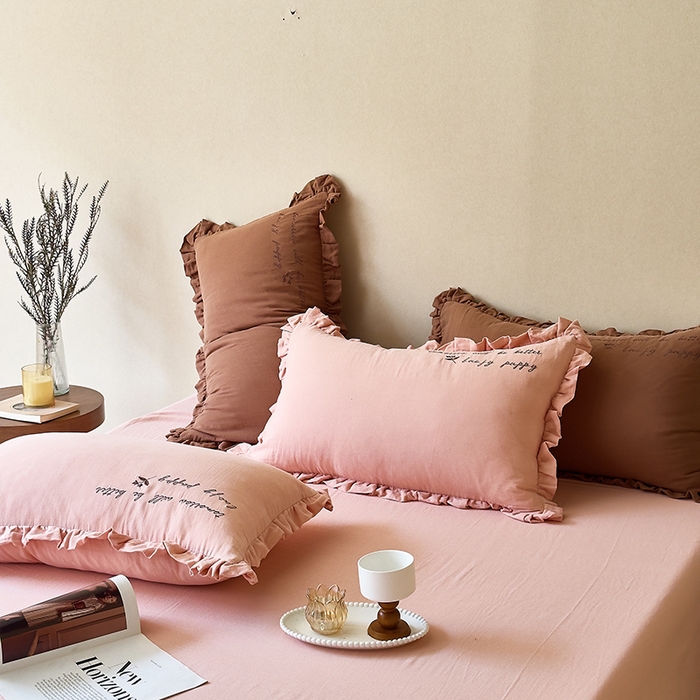 91家纺网 家纺一手货源 找家纺 （总）贝尔 2025新款全棉双层皱皱纱花边刺绣小狗四件套