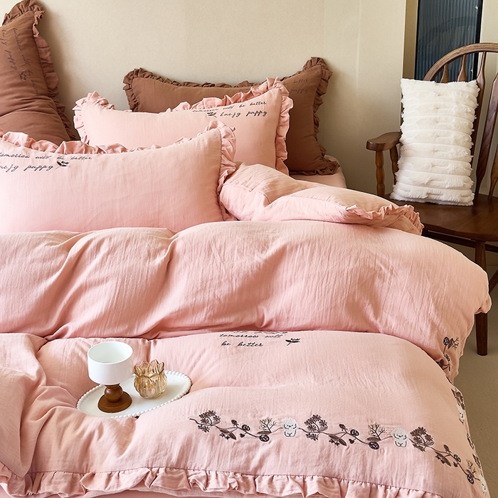 91家纺网 家纺一手货源 找家纺 （总）贝尔 2025新款全棉双层皱皱纱花边刺绣小狗四件套