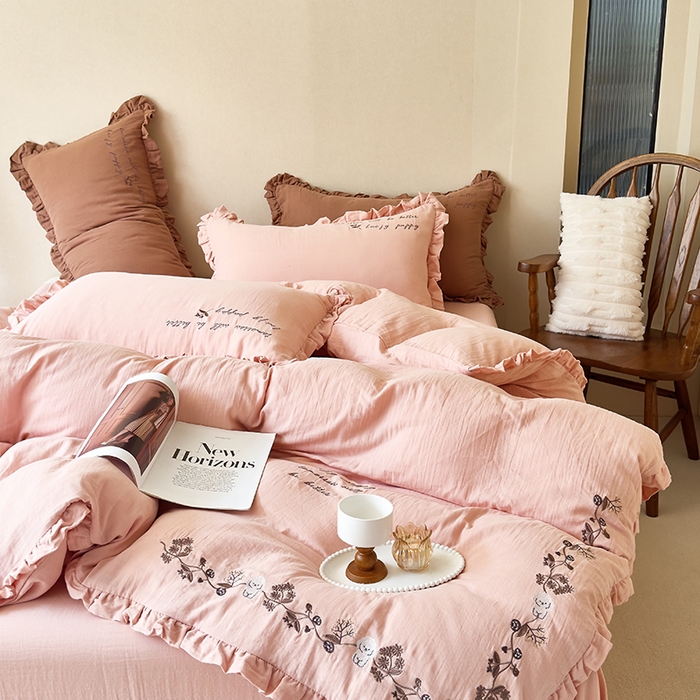 91家纺网 家纺一手货源 找家纺 （总）贝尔 2025新款全棉双层皱皱纱花边刺绣小狗四件套