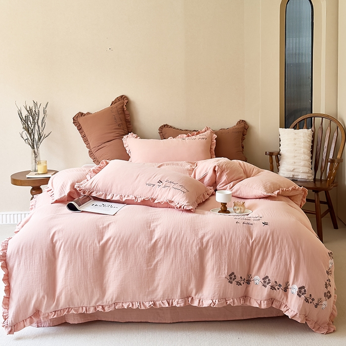 91家纺网 家纺一手货源 找家纺 贝尔 2025新款全棉双层皱皱纱花边刺绣小狗四件套 小狗-淡粉