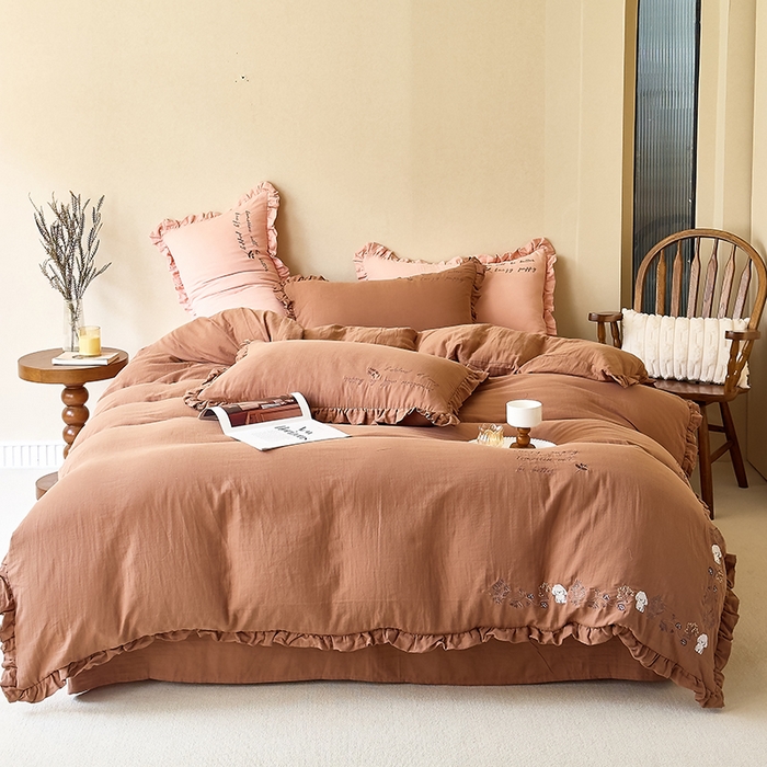 91家纺网 家纺一手货源 找家纺 贝尔 2025新款全棉双层皱皱纱花边刺绣小狗四件套 小狗-棕咖