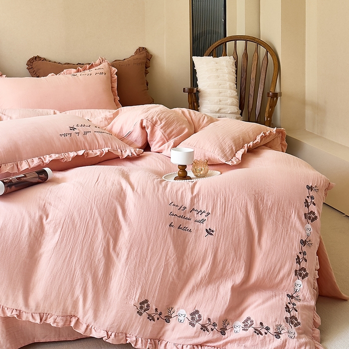 91家纺网 家纺一手货源 找家纺 贝尔 2025新款全棉双层皱皱纱花边刺绣小狗四件套 小狗-淡粉