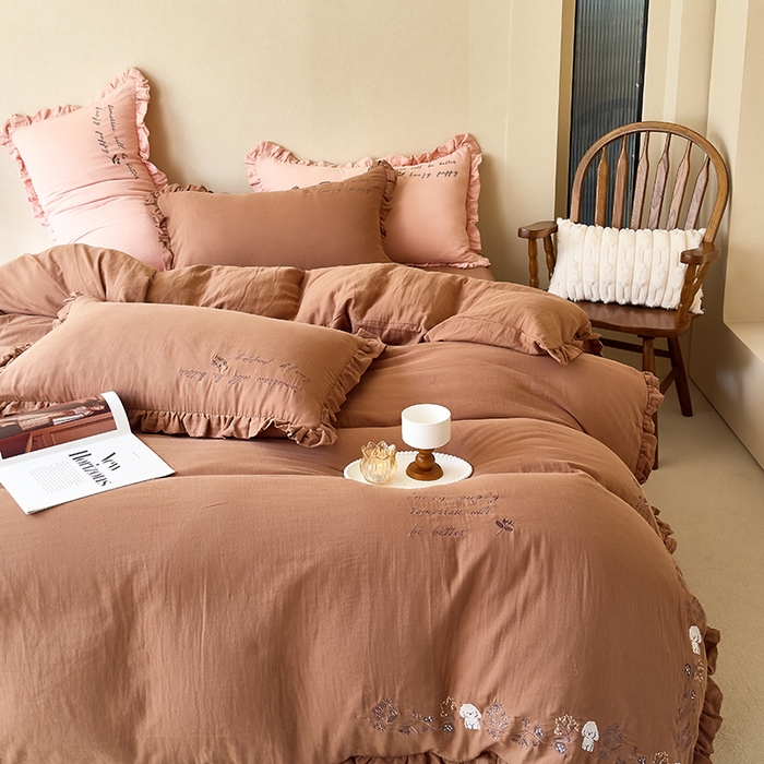 91家纺网 家纺一手货源 找家纺 贝尔 2025新款全棉双层皱皱纱花边刺绣小狗四件套 小狗-棕咖