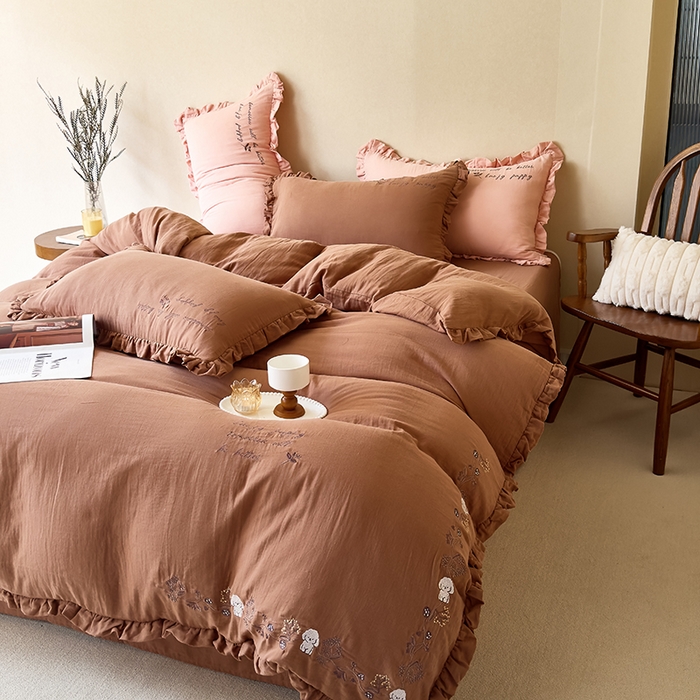 91家纺网 家纺一手货源 找家纺 贝尔 2025新款全棉双层皱皱纱花边刺绣小狗四件套 小狗-棕咖