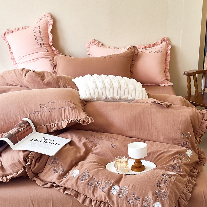 91家纺网 家纺一手货源 找家纺 贝尔 2025新款全棉双层皱皱纱花边刺绣小狗四件套 小狗-棕咖