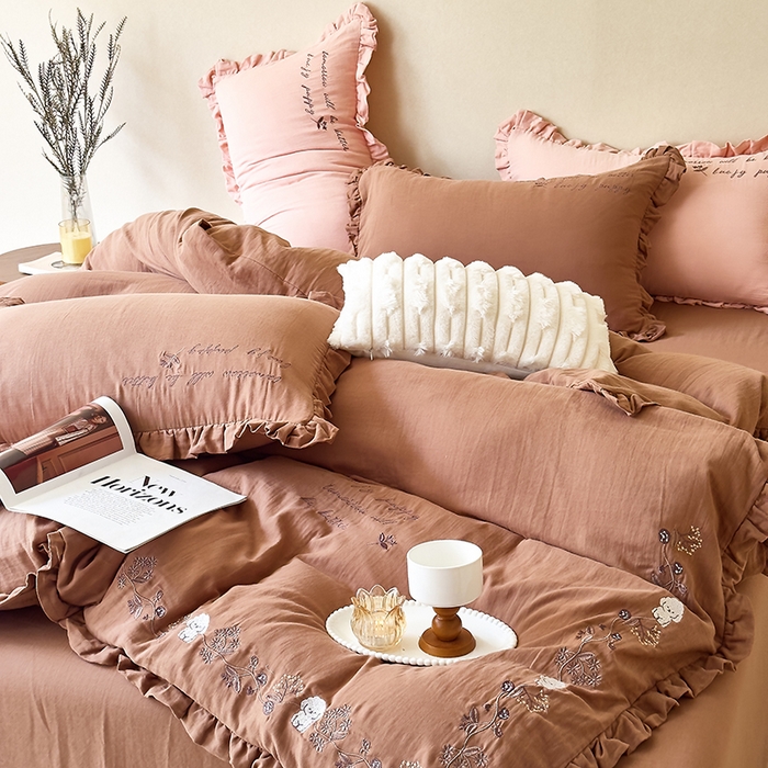 91家纺网 家纺一手货源 找家纺 贝尔 2025新款全棉双层皱皱纱花边刺绣小狗四件套 小狗-棕咖