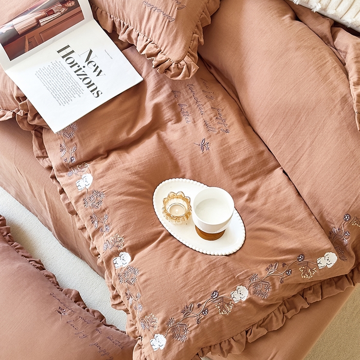 91家纺网 家纺一手货源 找家纺 贝尔 2025新款全棉双层皱皱纱花边刺绣小狗四件套 小狗-棕咖