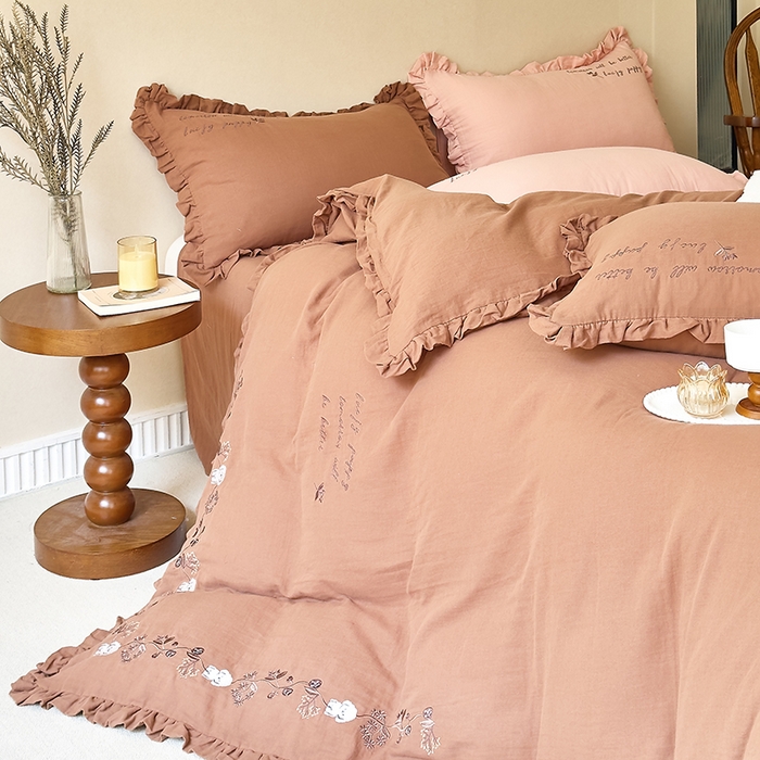 91家纺网 家纺一手货源 找家纺 贝尔 2025新款全棉双层皱皱纱花边刺绣小狗四件套 小狗-棕咖