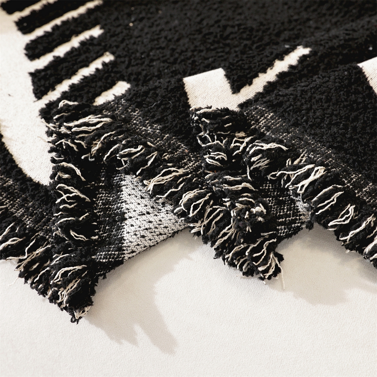 91家纺网 家纺一手货源 找家纺 共鸣沙发垫 2025新款半边绒沙发巾 半边绒黑色