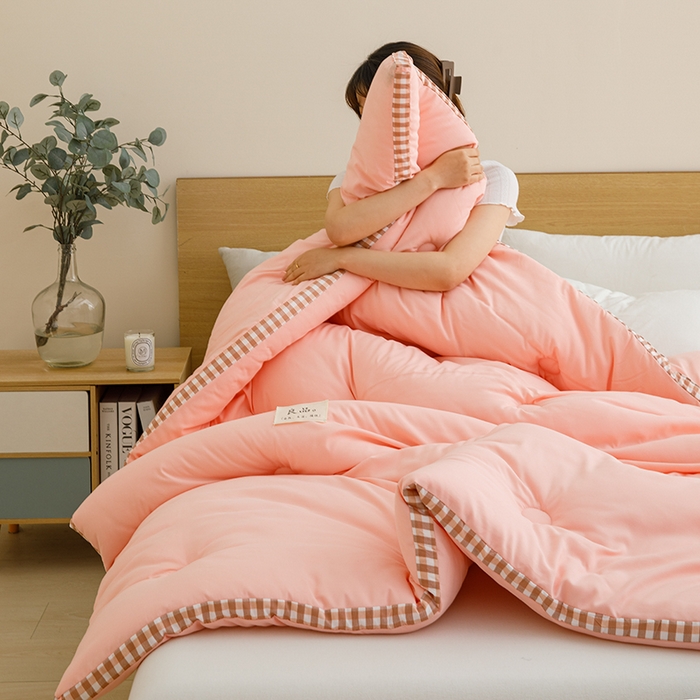 91家纺网 家纺一手货源 找家纺 米米儿家纺 2025新款无印风水洗磨毛立体大豆纤维被被子被芯 浅粉