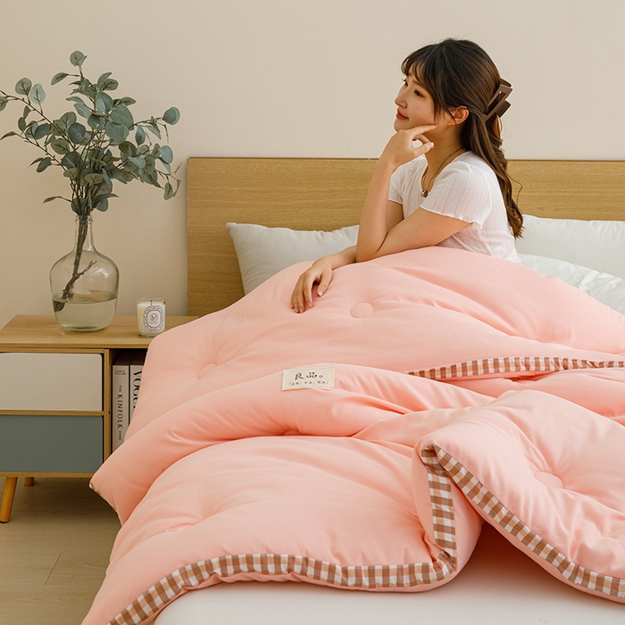 91家纺网 家纺一手货源 找家纺 米米儿家纺 2025新款无印风水洗磨毛立体大豆纤维被被子被芯 浅粉