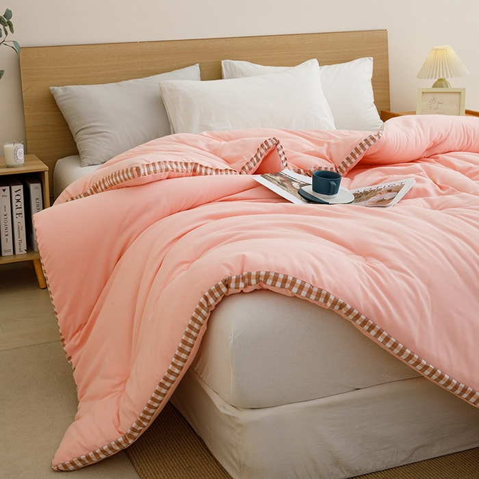 91家纺网 家纺一手货源 找家纺 米米儿家纺 2025新款无印风水洗磨毛立体大豆纤维被被子被芯 浅粉