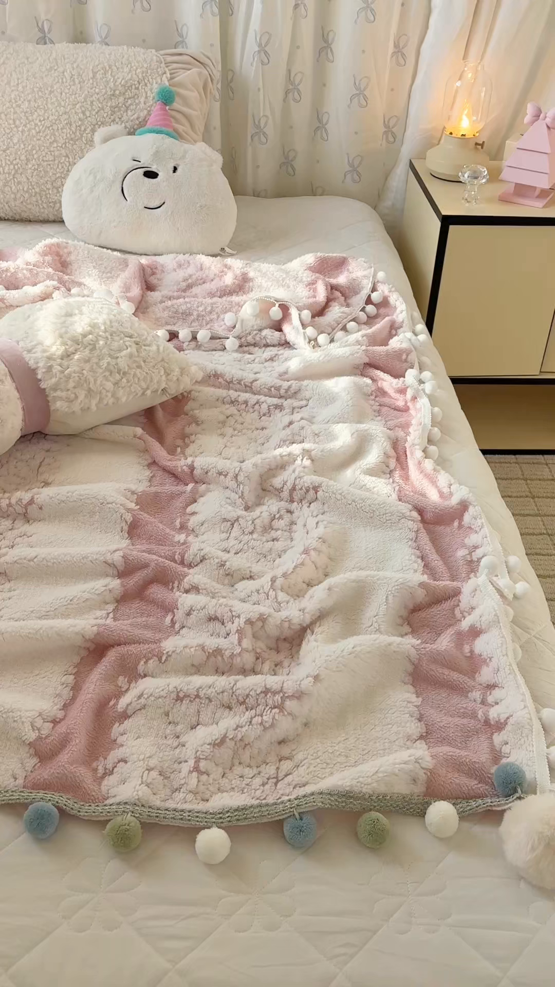 91家纺网 家纺一手货源 找家纺 （总）潮邦创意家居 2025新款250G双色阳离子提花手工小球毯毛毯毯子暖球絮语