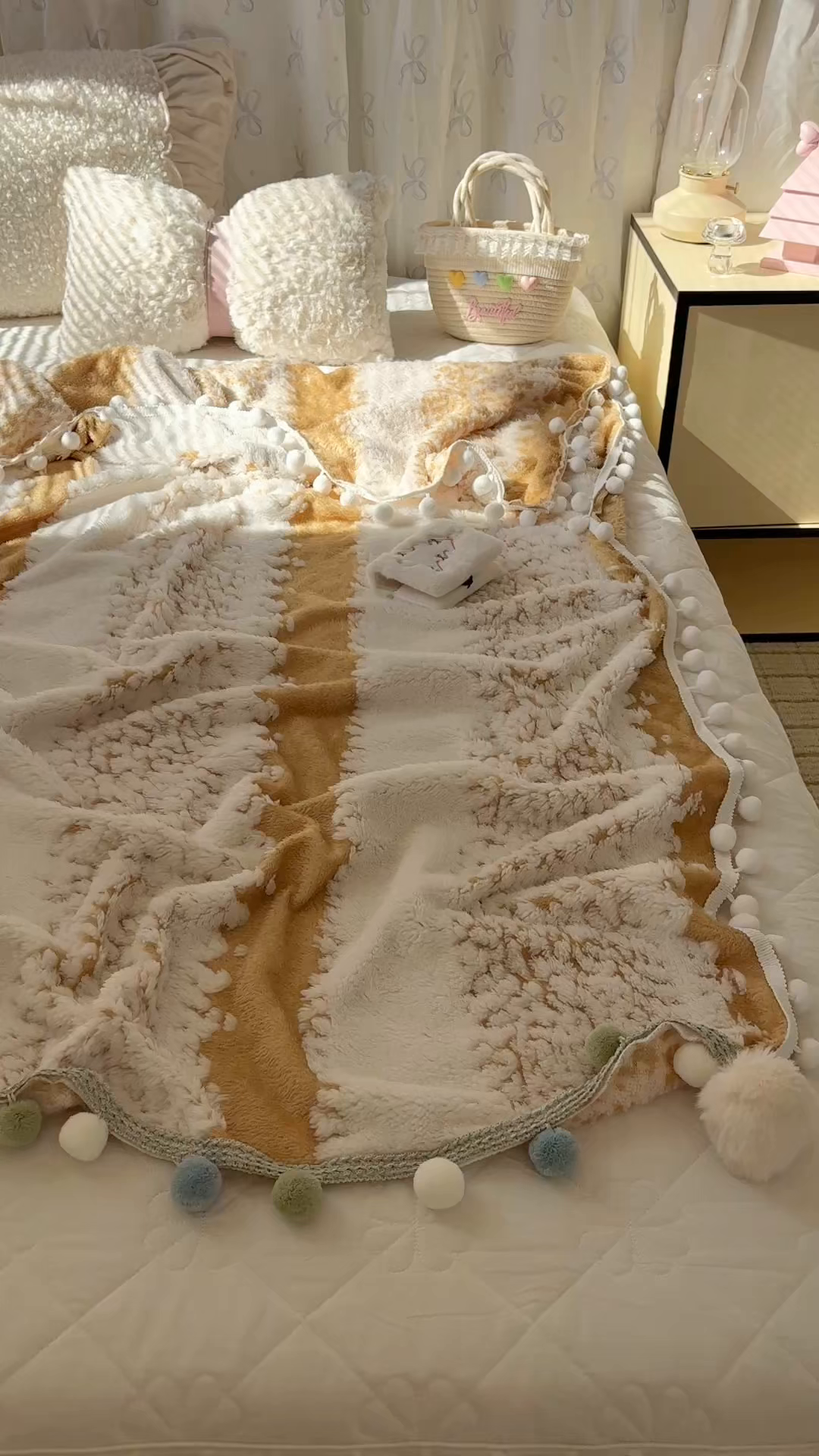 91家纺网 家纺一手货源 找家纺 潮邦创意家居 2025新款250G双色阳离子提花手工小球毯毛毯毯子暖球絮语 暖球絮语-暖橙