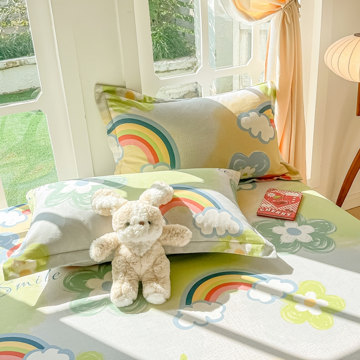 91家纺网 家纺一手货源 找家纺 眠博士 2025新款全棉混纺生态磨毛印花单枕套 磨毛枕套-彩虹草莓