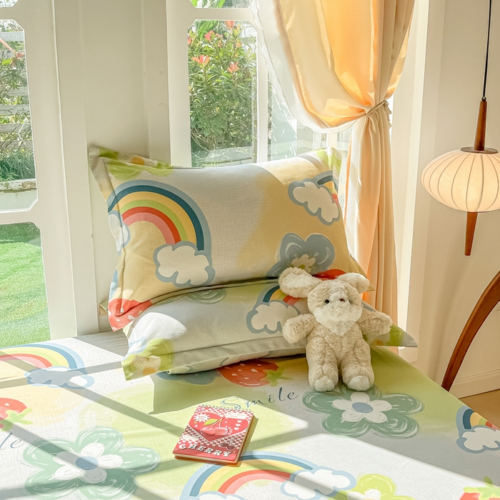 91家纺网 家纺一手货源 找家纺 眠博士 2025新款全棉混纺生态磨毛印花单枕套 磨毛枕套-彩虹草莓