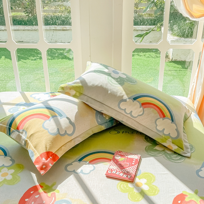 91家纺网 家纺一手货源 找家纺 眠博士 2025新款全棉混纺生态磨毛印花单枕套 磨毛枕套-彩虹草莓