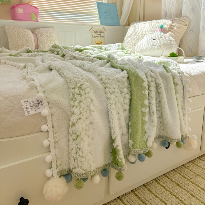 91家纺网 家纺一手货源 找家纺 潮邦创意家居 2025新款250G双色阳离子提花手工小球毯毛毯毯子暖球絮语 暖球絮语-香草绿