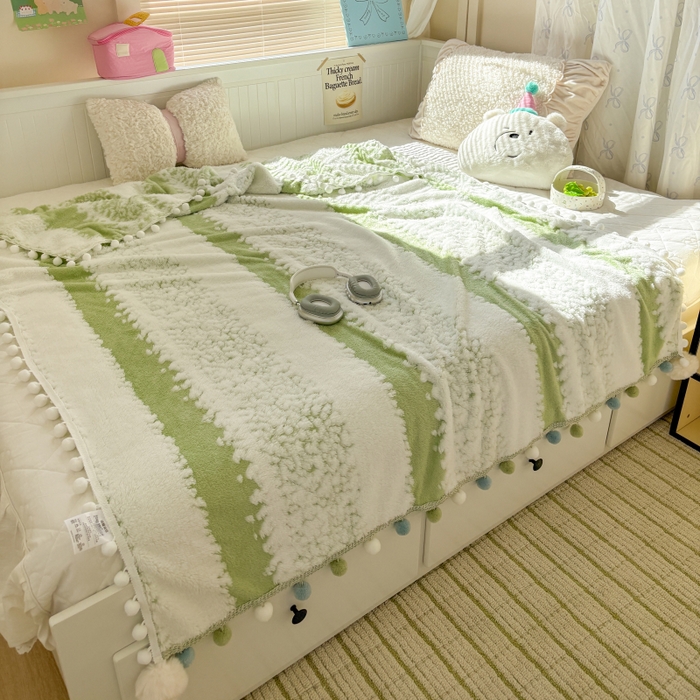 91家纺网 家纺一手货源 找家纺 潮邦创意家居 2025新款250G双色阳离子提花手工小球毯毛毯毯子暖球絮语 暖球絮语-香草绿