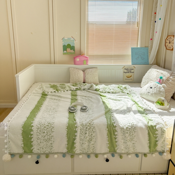 91家纺网 家纺一手货源 找家纺 潮邦创意家居 2025新款250G双色阳离子提花手工小球毯毛毯毯子暖球絮语 暖球絮语-香草绿