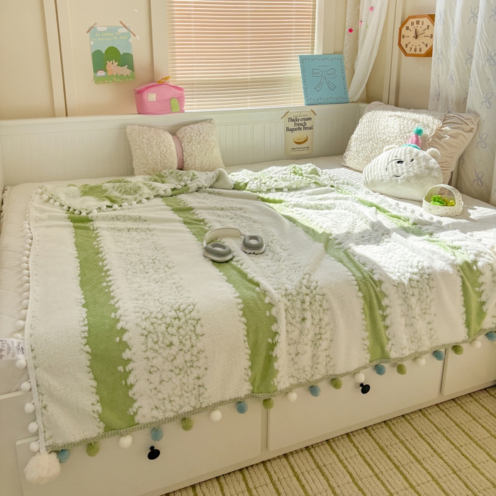 91家纺网 家纺一手货源 找家纺 潮邦创意家居 2025新款250G双色阳离子提花手工小球毯毛毯毯子暖球絮语 暖球絮语-香草绿