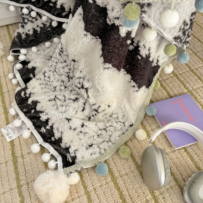 91家纺网 家纺一手货源 找家纺 潮邦创意家居 2025新款250G双色阳离子提花手工小球毯毛毯毯子暖球絮语 暖球絮语-耀黑