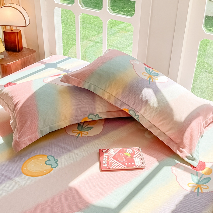 91家纺网 家纺一手货源 找家纺 眠博士 2025新款全棉混纺生态磨毛印花单枕套 磨毛枕套-七彩草莓