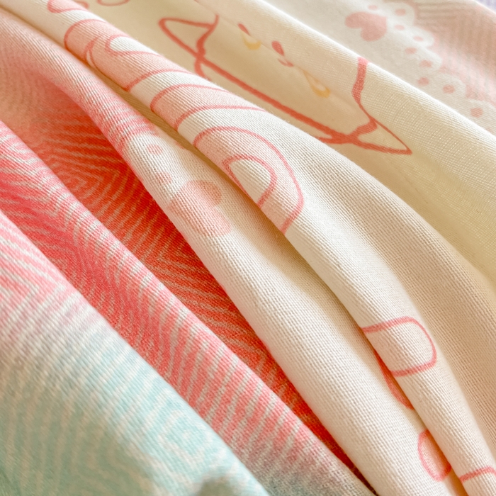 91家纺网 家纺一手货源 找家纺 眠博士 2025新款全棉混纺生态磨毛印花单枕套 磨毛枕套-七彩草莓