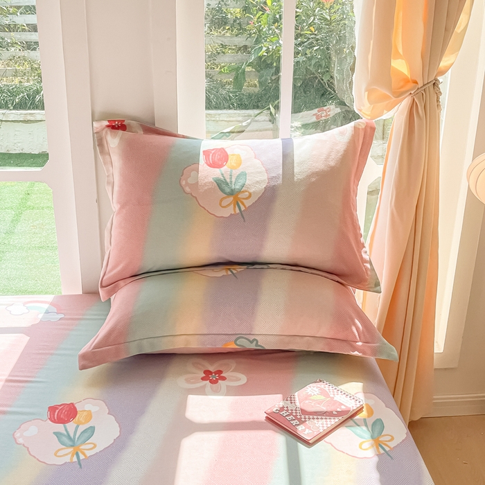 91家纺网 家纺一手货源 找家纺 眠博士 2025新款全棉混纺生态磨毛印花单枕套 磨毛枕套-七彩草莓