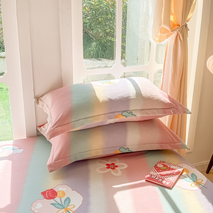 91家纺网 家纺一手货源 找家纺 眠博士 2025新款全棉混纺生态磨毛印花单枕套 磨毛枕套-七彩草莓