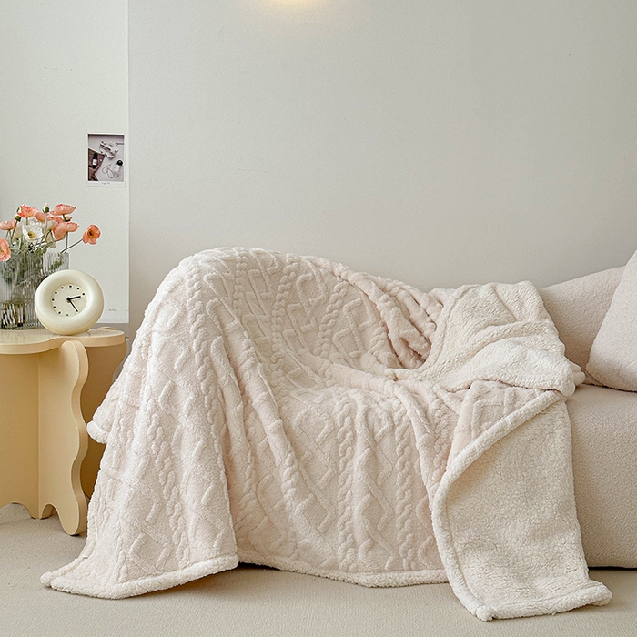 91家纺网 家纺一手货源 找家纺 梵希良品家纺 2025新款新款塔芙绒羊羔绒双层毯子加厚盖毯办公室午休沙发毯毯子 米白