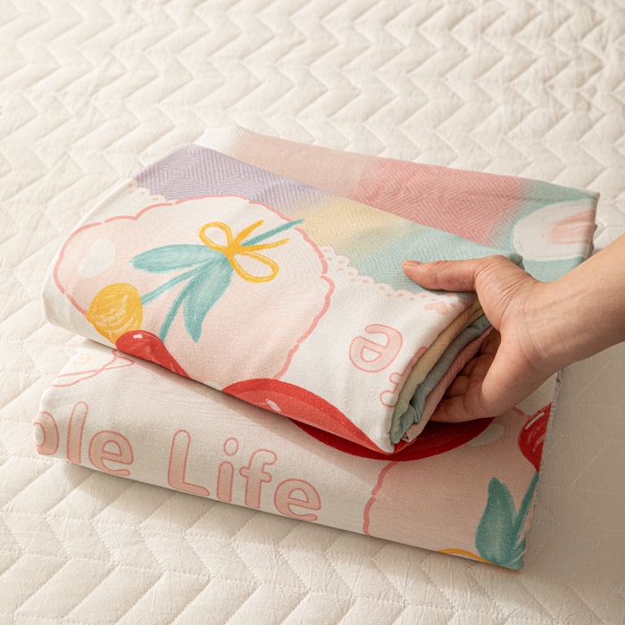 91家纺网 家纺一手货源 找家纺 眠博士 2025新款全棉混纺生态磨毛印花四件套 磨毛四件套-七彩草莓