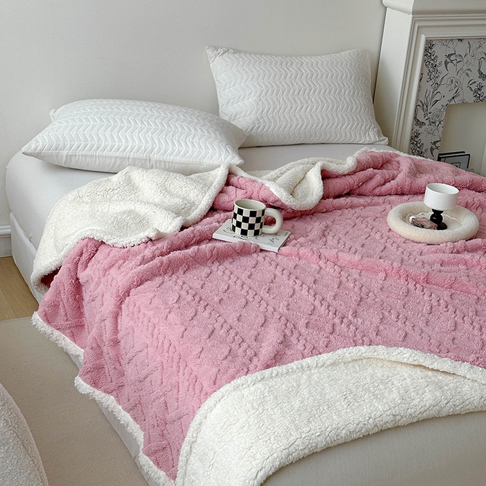 91家纺网 家纺一手货源 找家纺 梵希良品家纺 2025新款新款塔芙绒羊羔绒双层毯子加厚盖毯办公室午休沙发毯毯子 玫瑰粉