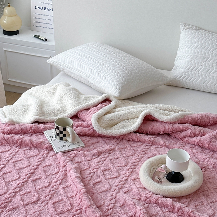 91家纺网 家纺一手货源 找家纺 梵希良品家纺 2025新款新款塔芙绒羊羔绒双层毯子加厚盖毯办公室午休沙发毯毯子 玫瑰粉