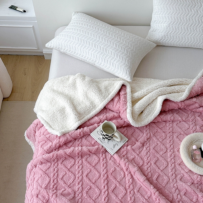 91家纺网 家纺一手货源 找家纺 梵希良品家纺 2025新款新款塔芙绒羊羔绒双层毯子加厚盖毯办公室午休沙发毯毯子 玫瑰粉