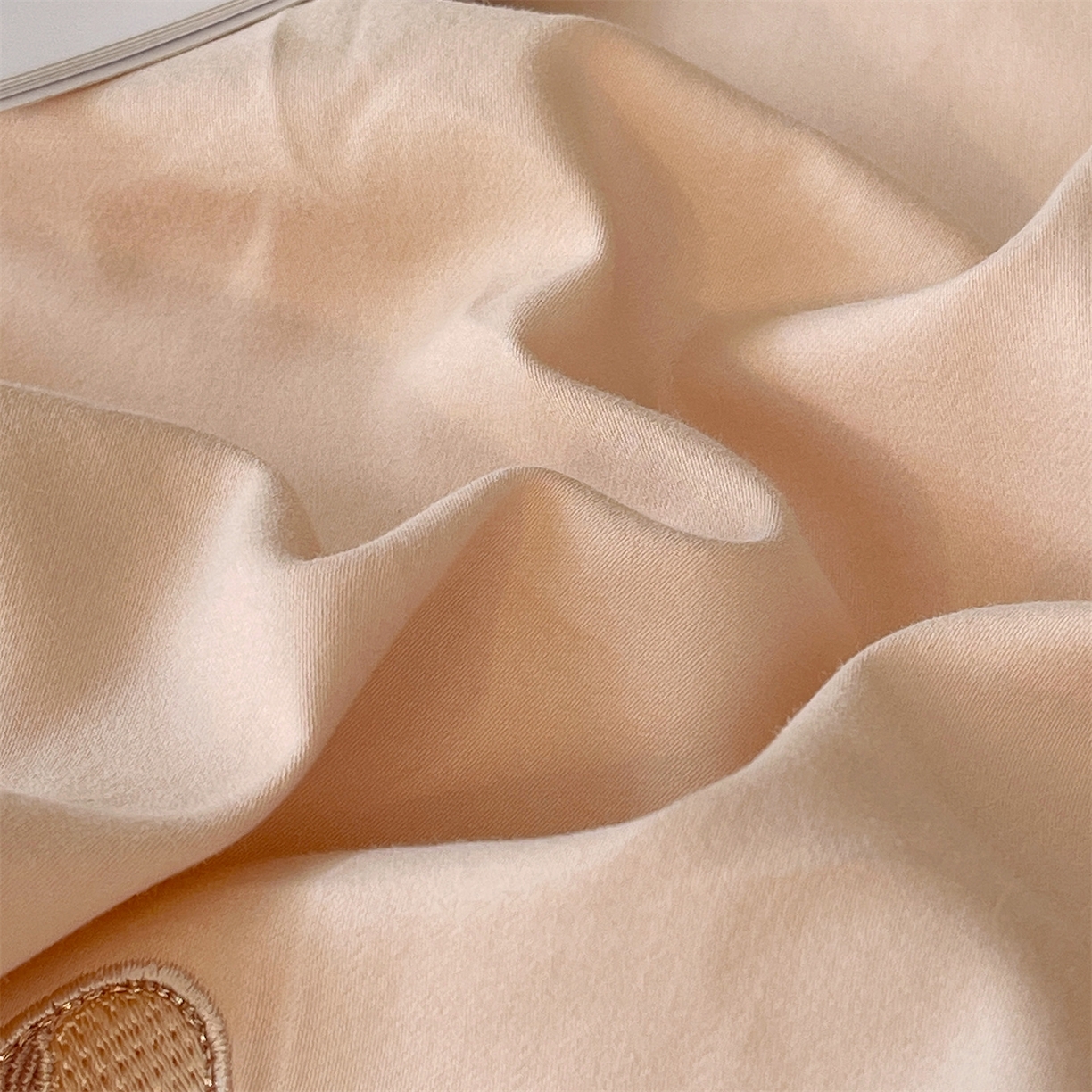 91家纺网 家纺一手货源 找家纺 （总）鼎飞家纺 2025秋冬新款长绒棉纯棉磨毛绣花拼接四件套-以纯系列