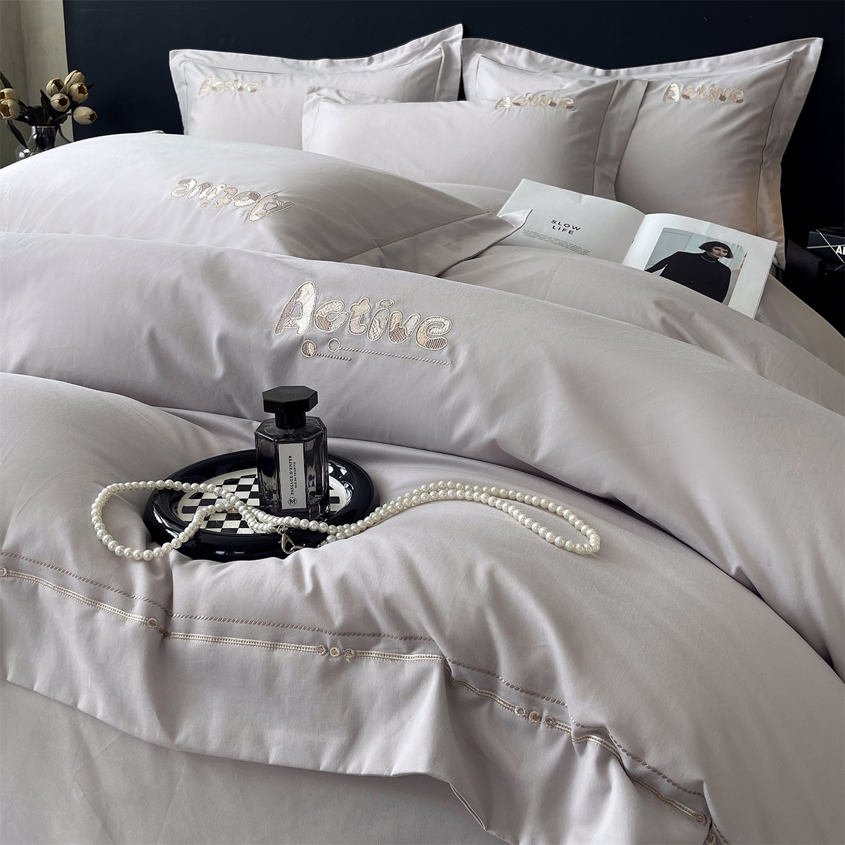 91家纺网 家纺一手货源 找家纺 鼎飞家纺 2025秋冬新款长绒棉纯棉磨毛绣花拼接四件套-以纯系列 以纯-浅灰