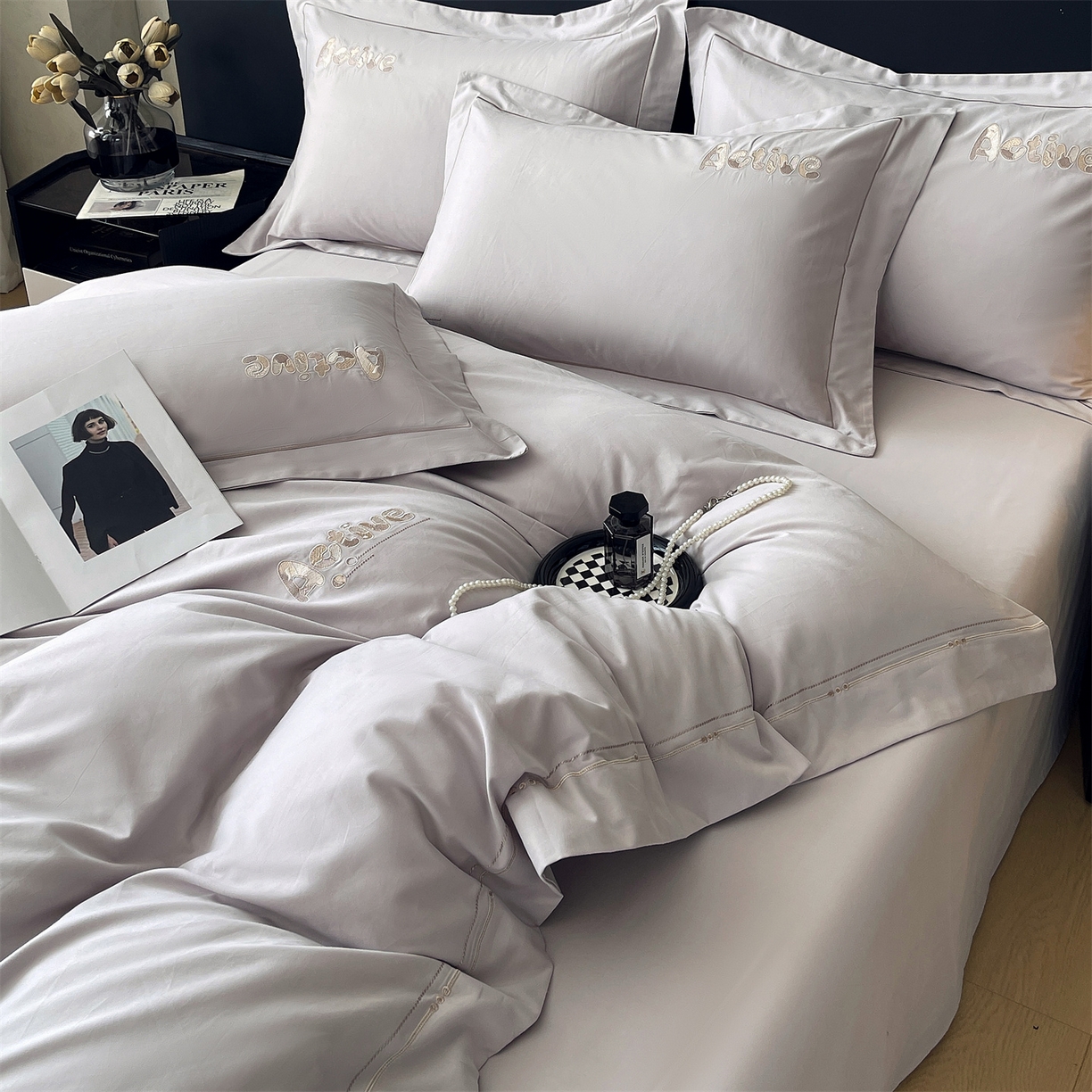 91家纺网 家纺一手货源 找家纺 鼎飞家纺 2025秋冬新款长绒棉纯棉磨毛绣花拼接四件套-以纯系列 以纯-浅灰