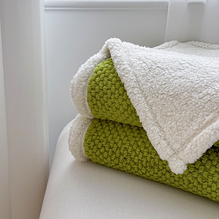 91家纺网 家纺一手货源 找家纺 梵希良品家纺 2025新款玫瑰绒毛毯珊瑚绒小毯子办公室午睡毯床上用盖毯沙发毯毯子 橄榄绿