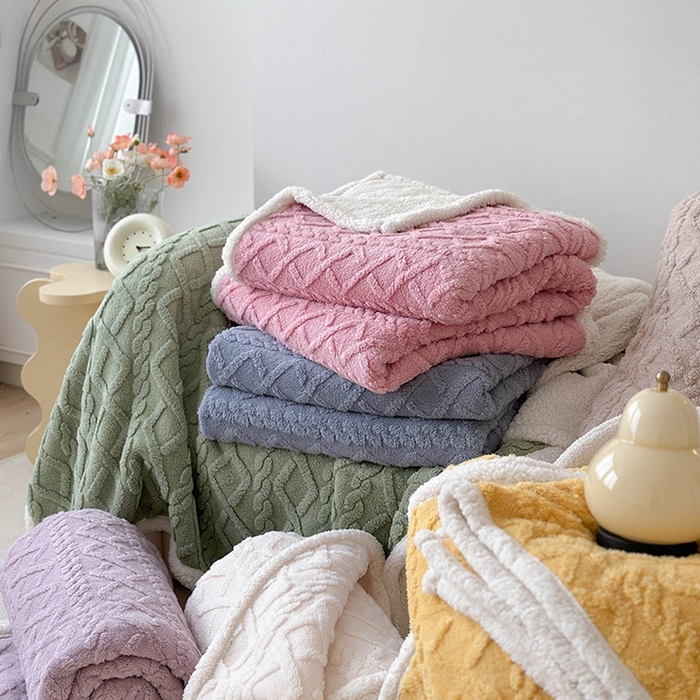 91家纺网 家纺一手货源 找家纺 梵希良品家纺 2025新款新款塔芙绒羊羔绒双层毯子加厚盖毯办公室午休沙发毯毯子 组合图仅供展示不可下单