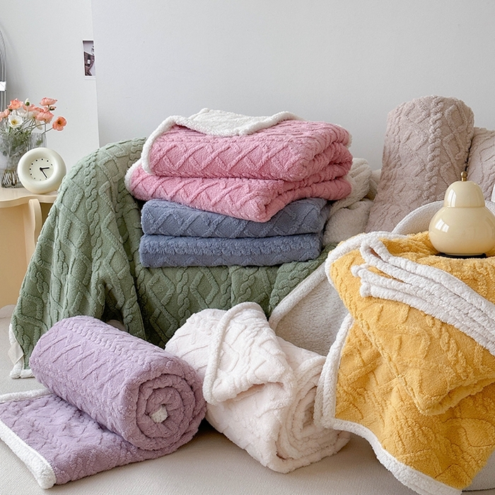 91家纺网 家纺一手货源 找家纺 梵希良品家纺 2025新款新款塔芙绒羊羔绒双层毯子加厚盖毯办公室午休沙发毯毯子 组合图仅供展示不可下单